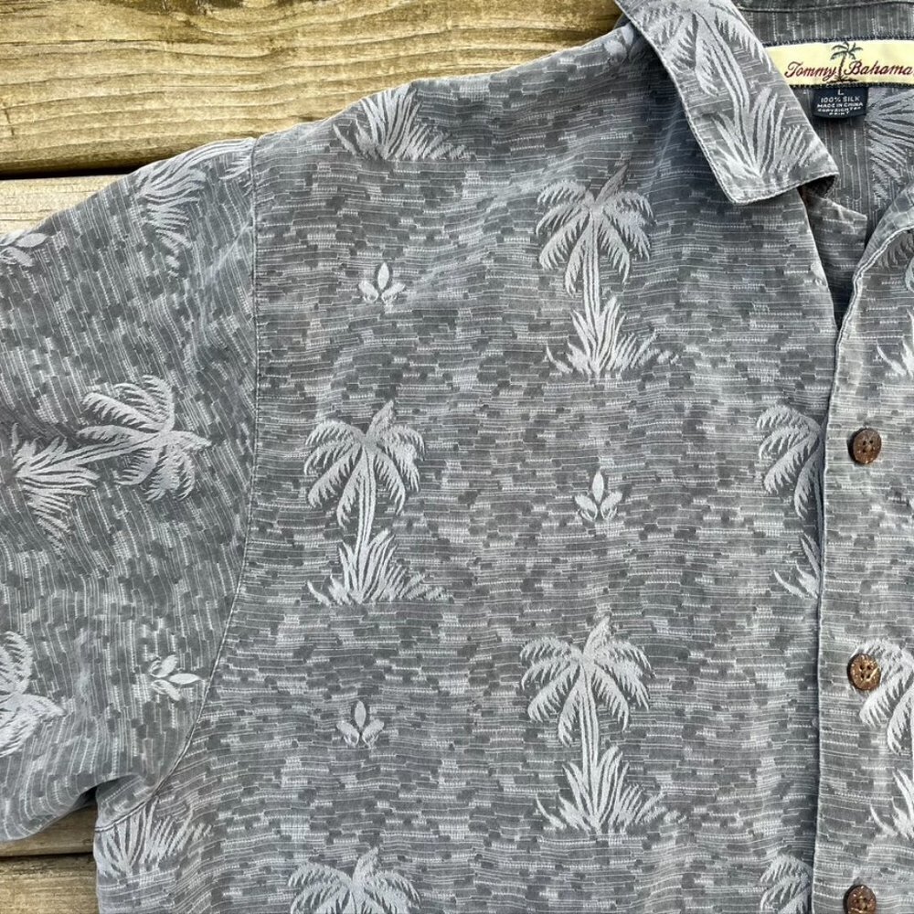 ** Tommy Bahama 100% silk leaf palm tree embossed gray Button Up shirt Large - Picture 9 of 9